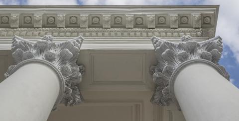 looking up at the pillars on the UVA rotunda